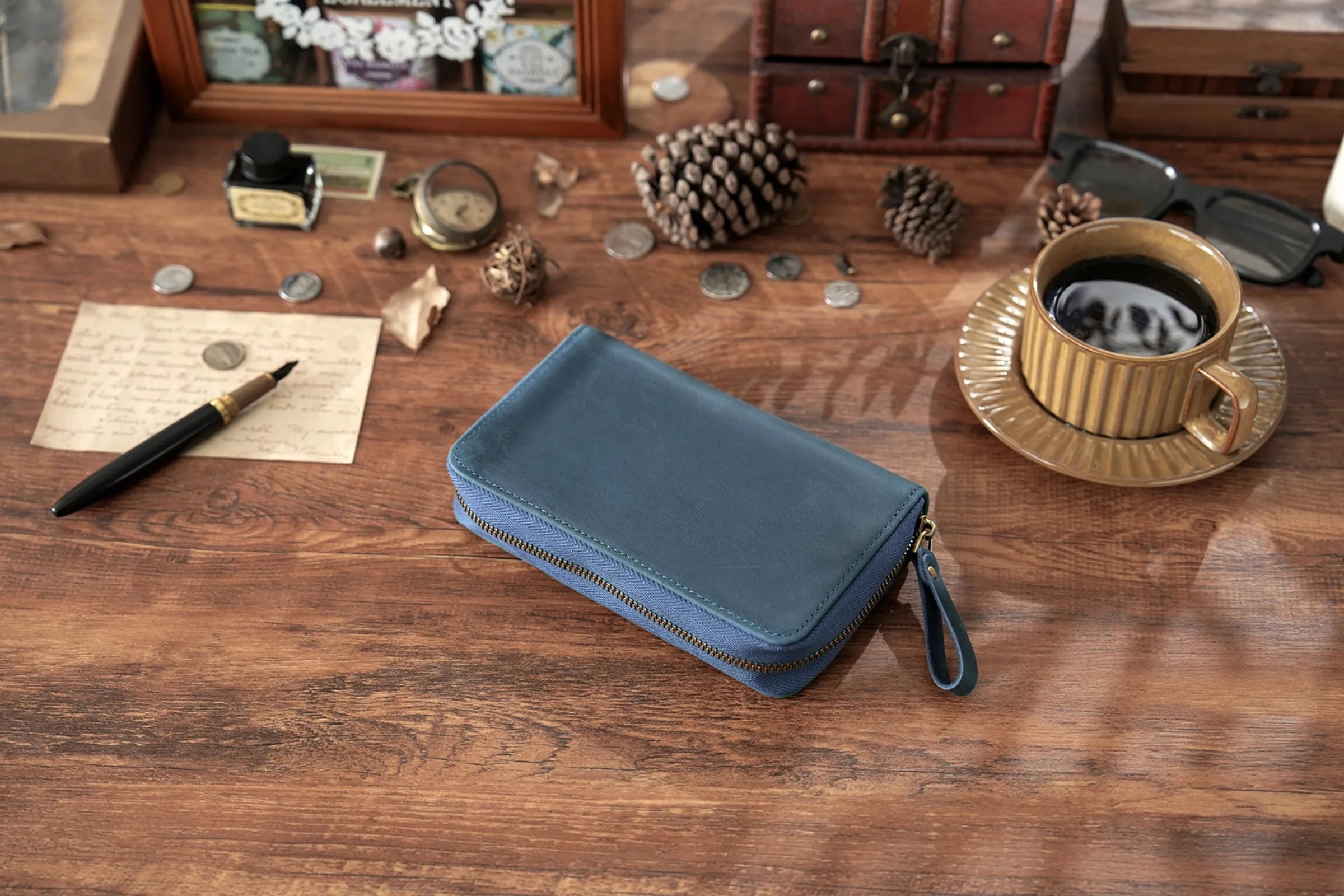 Genuine Leather Fountain Pen Holder Case with Divider, Large Capacity Pencil Pouch Pen Bag for 10 Pens, for Students Stationery