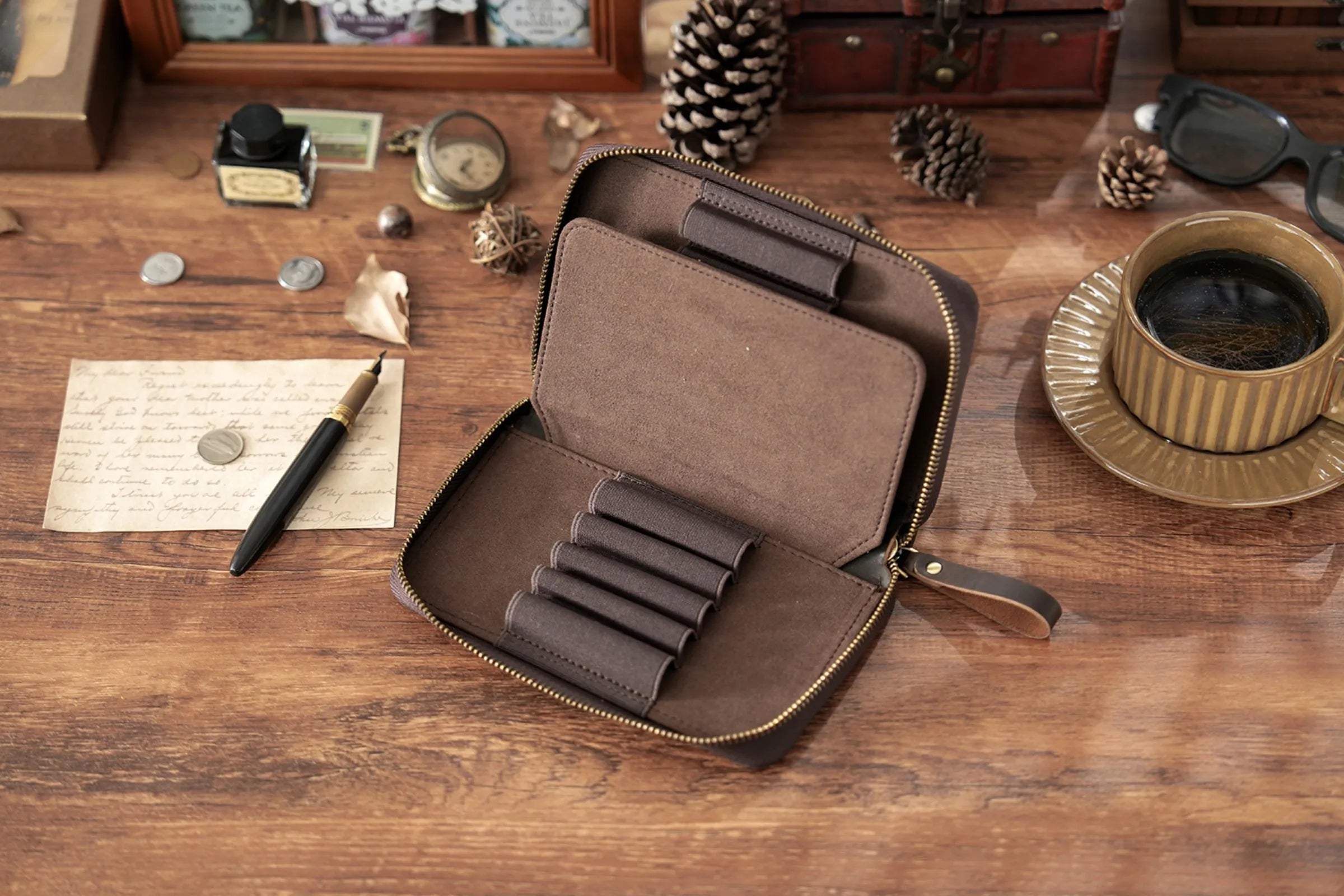 Genuine Leather Fountain Pen Holder Case with Divider, Large Capacity Pencil Pouch Pen Bag for 10 Pens, for Students Stationery