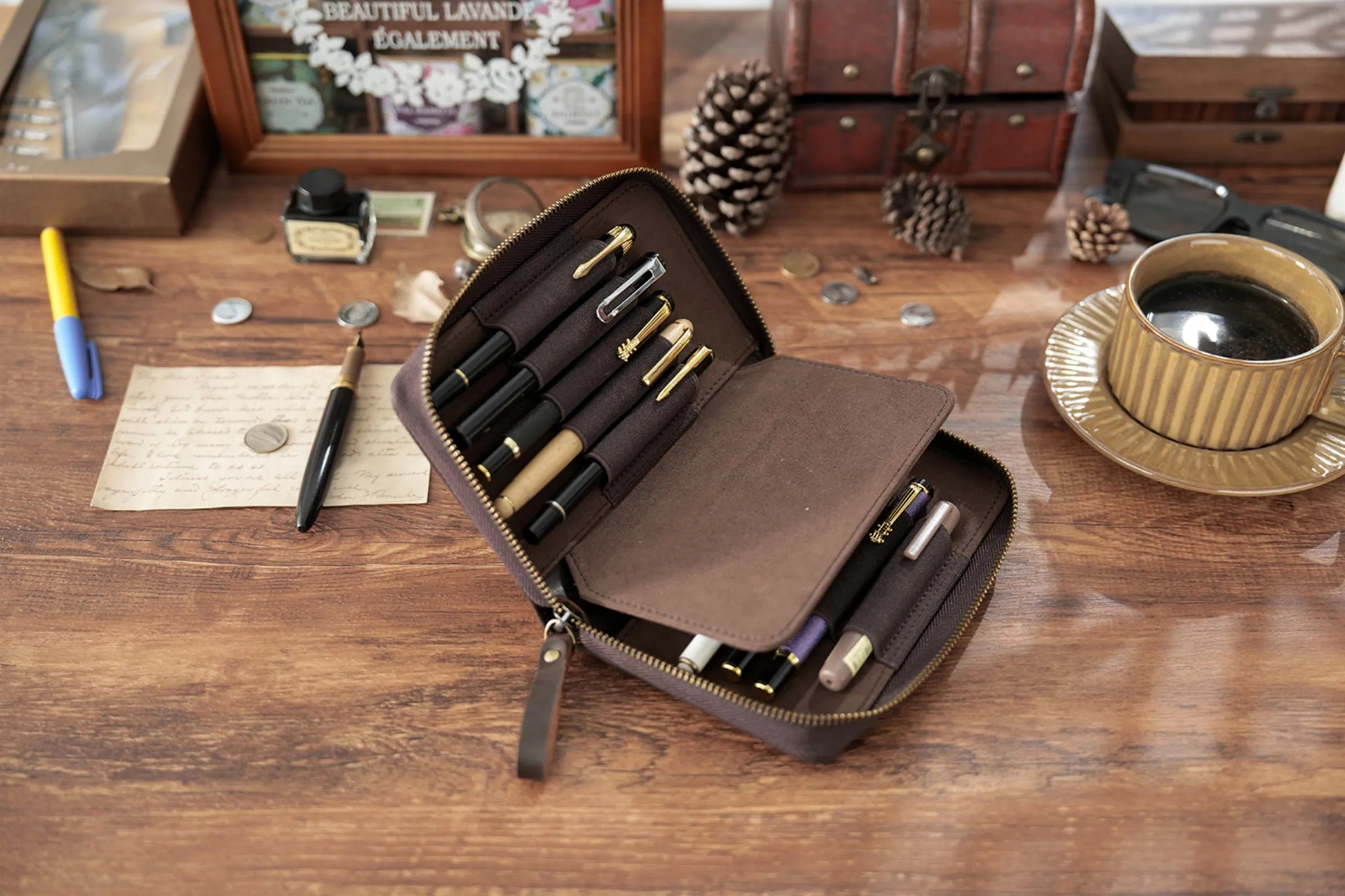 Genuine Leather Fountain Pen Holder Case with Divider, Large Capacity Pencil Pouch Pen Bag for 10 Pens, for Students Stationery