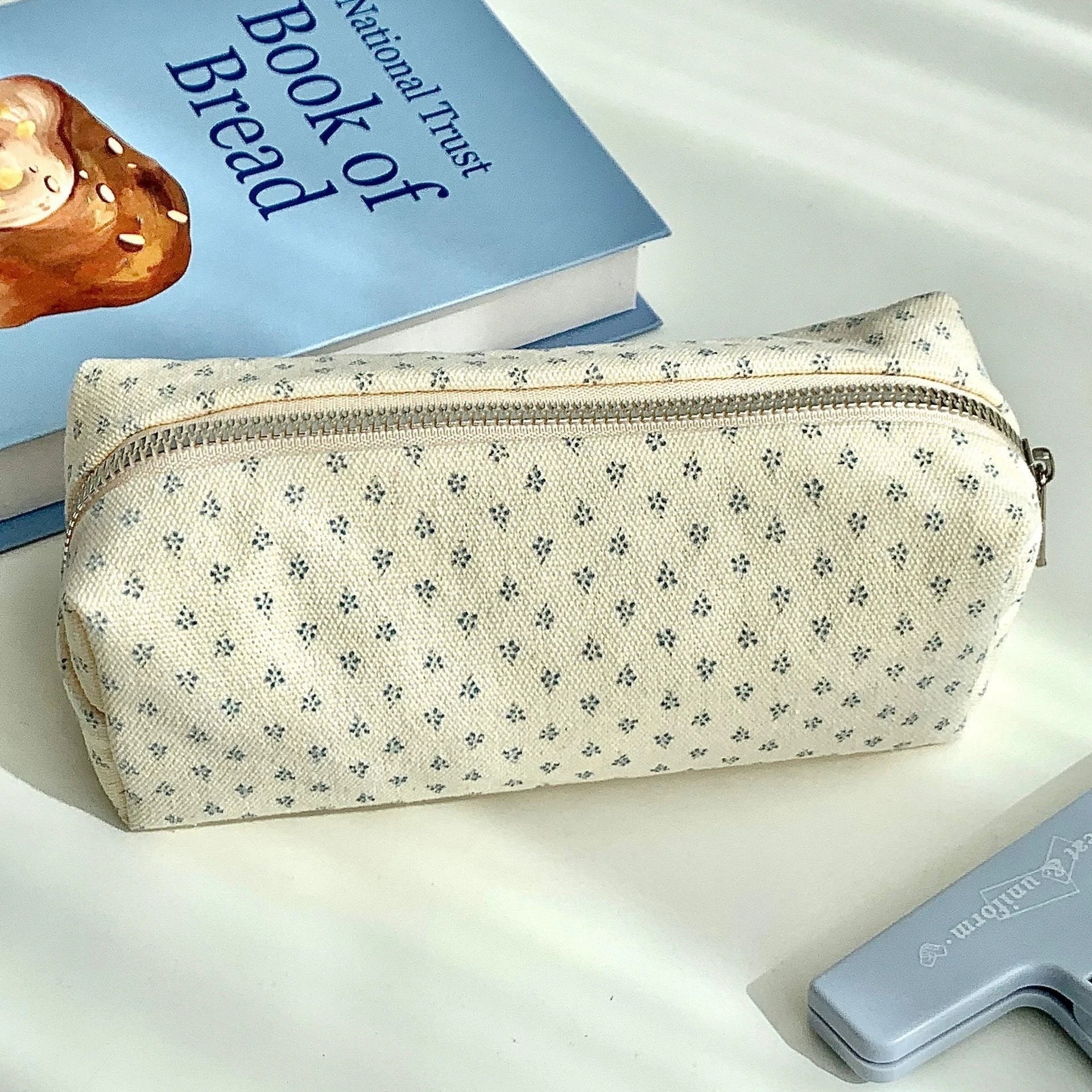 Small Fresh Floral Pen Bag Large Capacity Pencil Case Multifunctional Stationery Storage Bag Student School Organizer Supplies