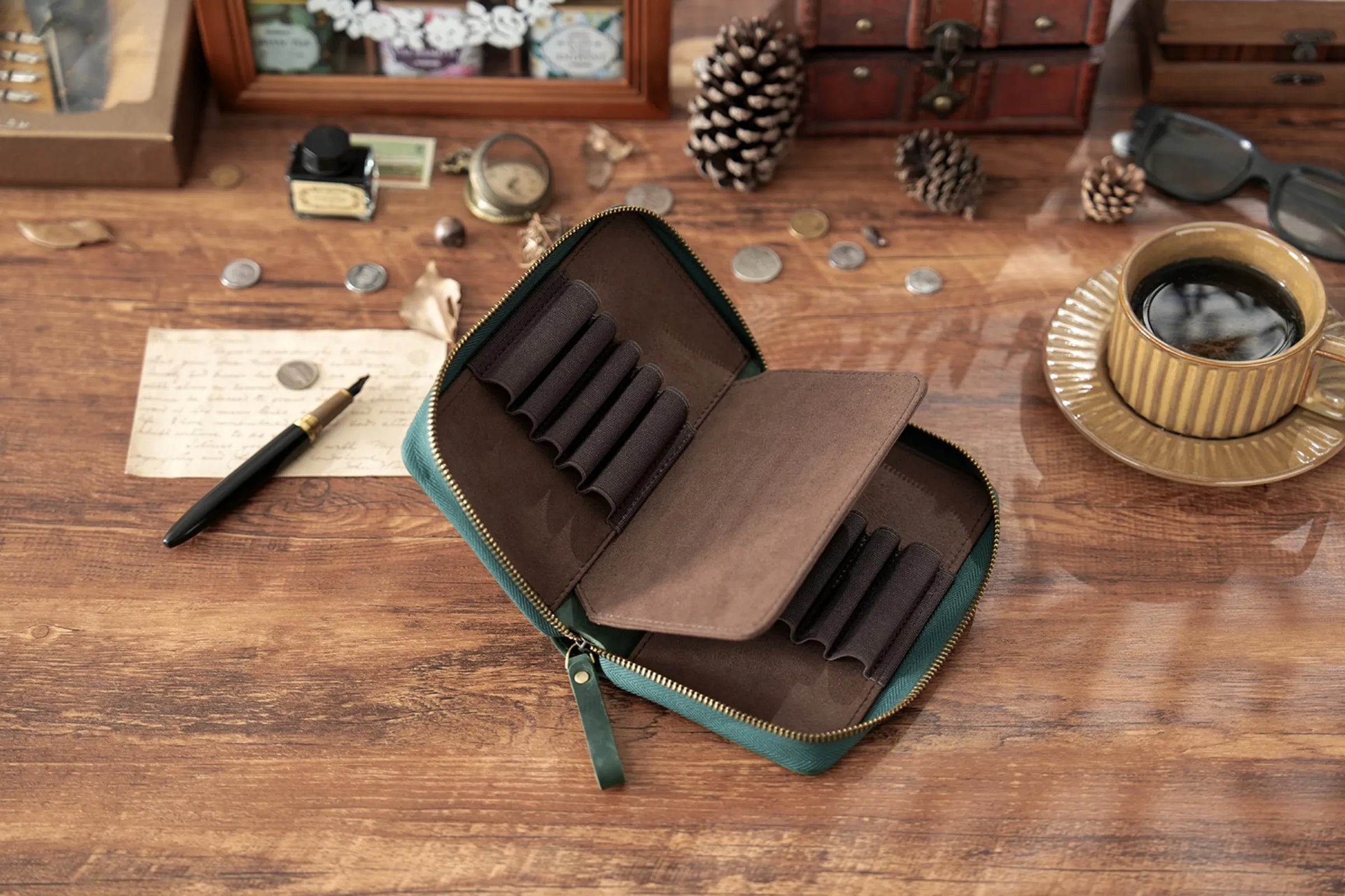 Genuine Leather Fountain Pen Holder Case with Divider, Large Capacity Pencil Pouch Pen Bag for 10 Pens, for Students Stationery